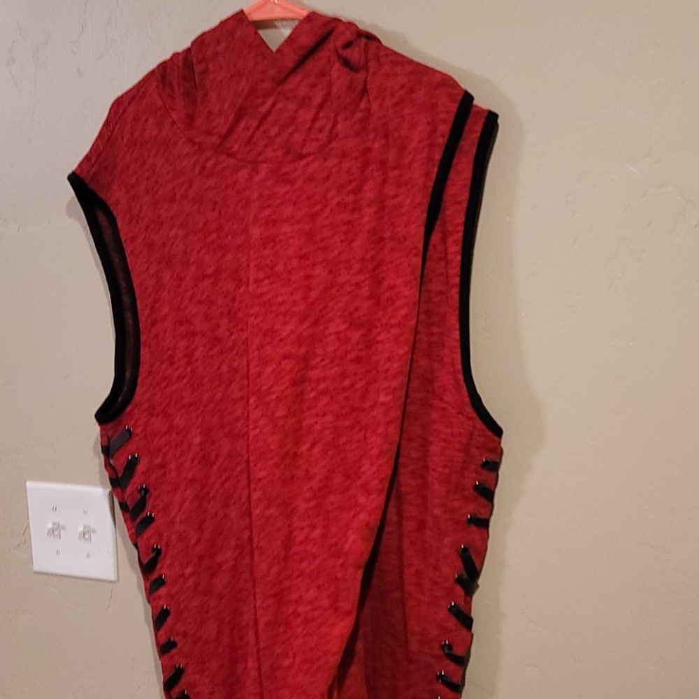 Sleeveless shirt